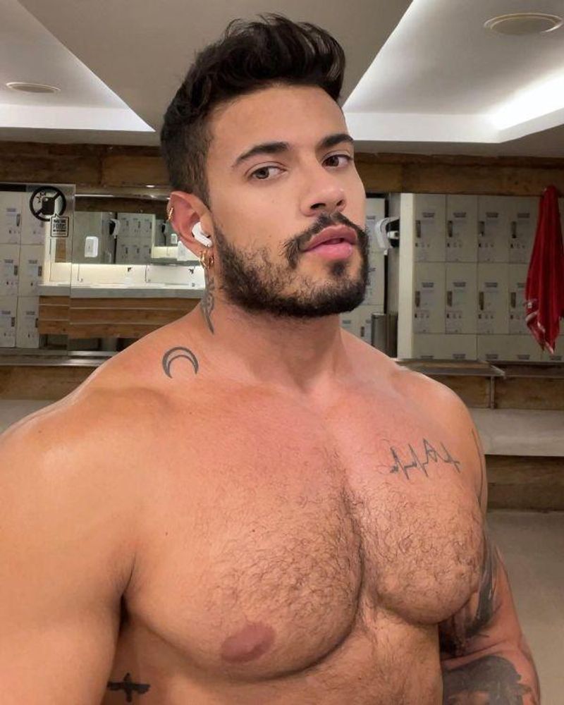 20 Sexy Pics of Alejo Ospina, Colombian OnlyFans Hottie