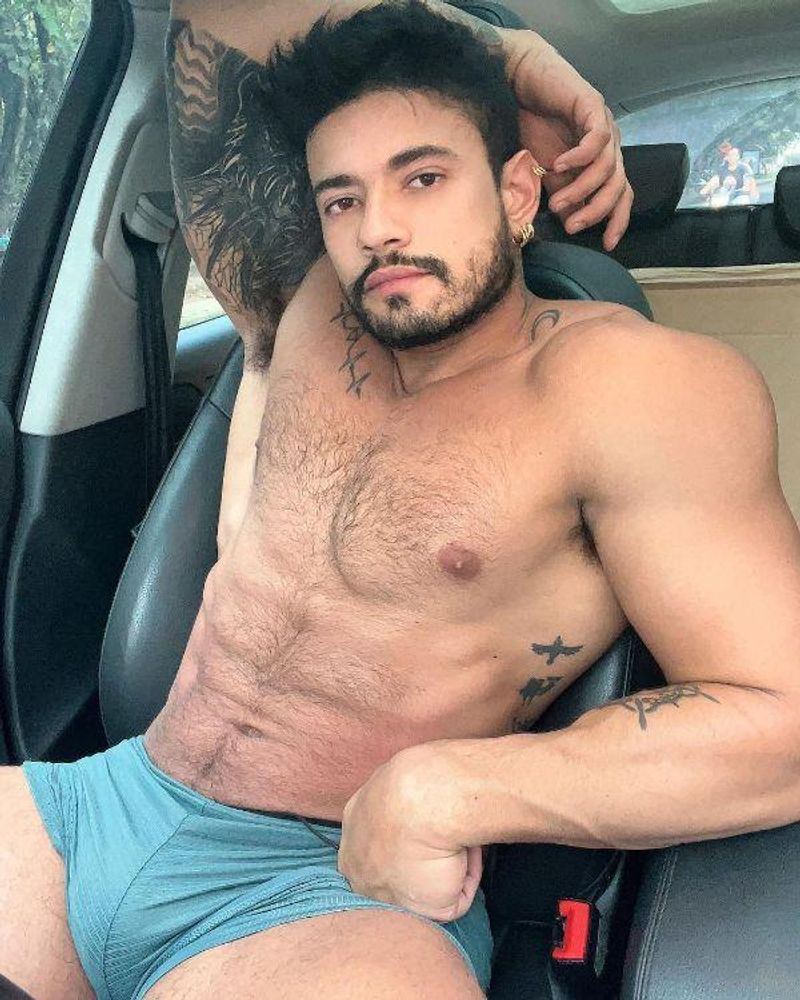 20 Sexy Pics of Alejo Ospina, Colombian OnlyFans Hottie