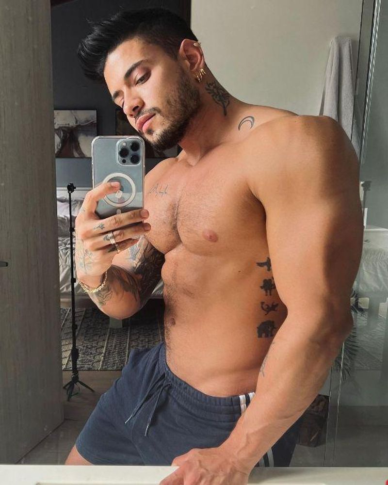 20 Sexy Pics of Alejo Ospina, Colombian OnlyFans Hottie