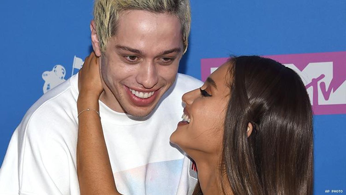 Ariana Perfectly Shades Kanye While Supporting Fiancé Pete Davidson