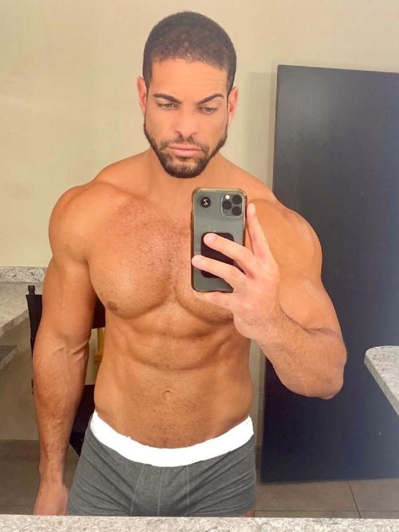 20 Steamy Pics of 'Drag Race Brasil' Pit Crew Members Richard