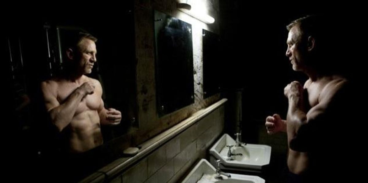 Video Porno David Bond - Pecs and Ass: The Age of Daniel Craig