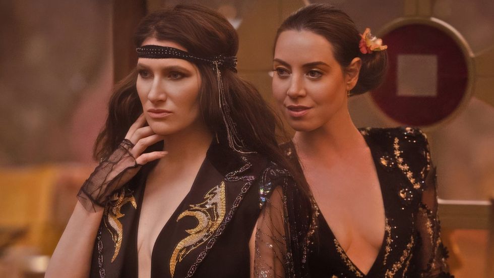 Kathryn Hahn and Aubrey Plaza on Agatha All Along episode 4