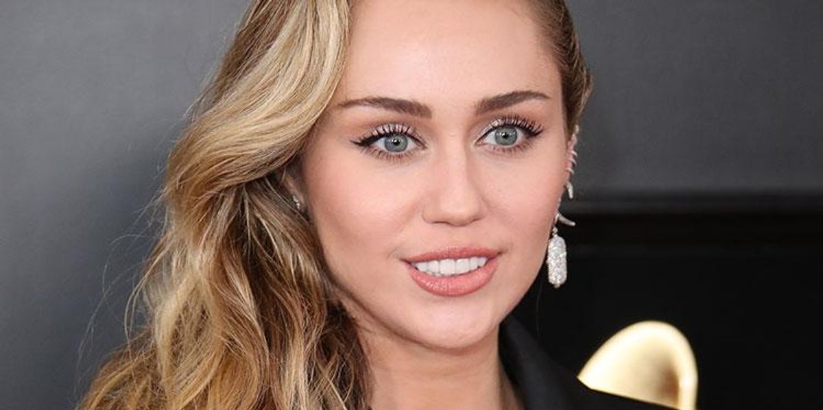 Hot Lesbian Sex Miley Cyrus - Miley Cyrus Says Gender Is 'Almost Irrelevant' to Relationships