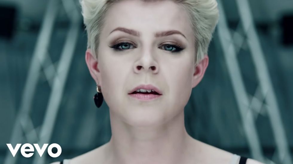 Music fans hit out over Phillies for using Robyn's 'Dancing on my Own' as  their anthem