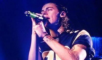 One Direction wear NFL team jerseys but Harry Styles decides to