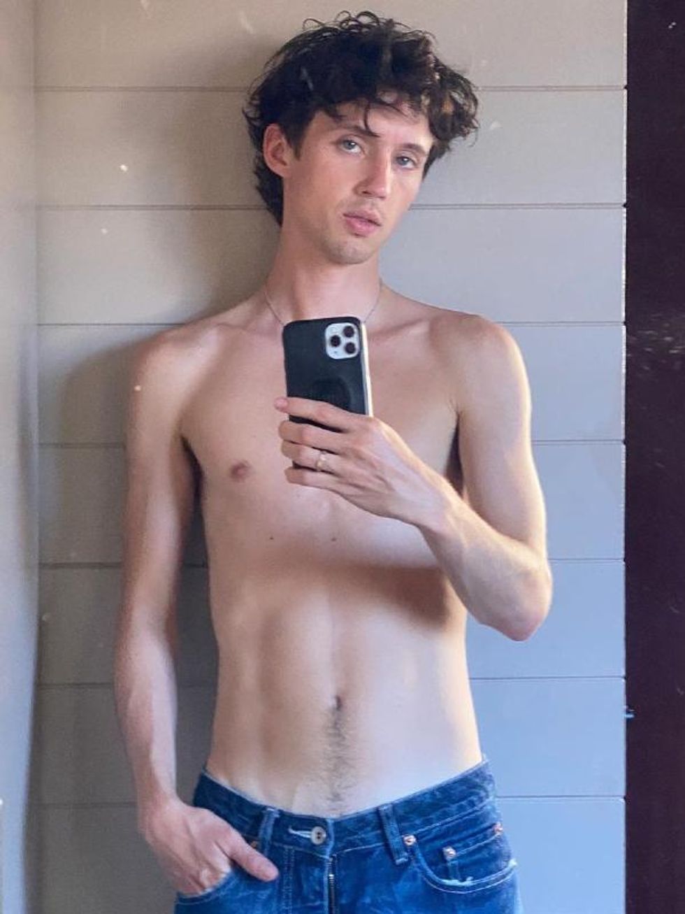 20 Steamy Pics of Shirtless Celebs to Celebrate the Summer