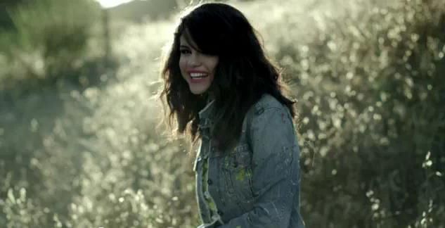 Selena Gomez Premieres New Video