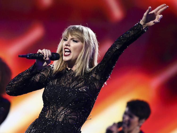 Taylor Swift Snakes Back Into the Spotlight With New Album, 'Reputation'