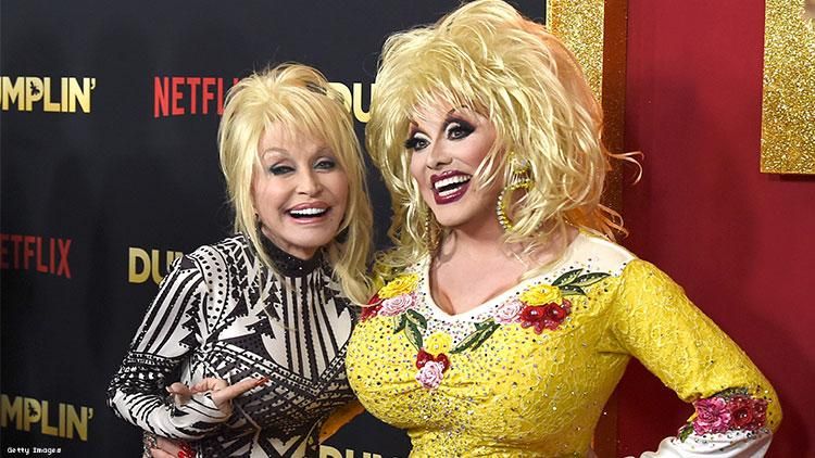 Dolly Parton Literally Sleeps In Full Dolly Parton Face